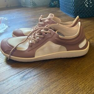 Saguaro Women’s Barefoot sneakers Size 42